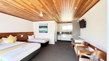 Habitación con 2 camas individuales | 1 habitación, muebles diferentes, cortinas blackout y insonorización