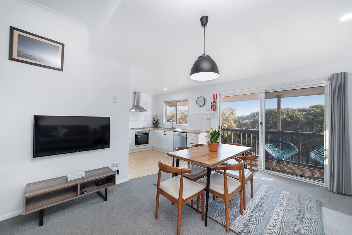 디럭스 아파트, 침실 2개 | 거실 공간 | LCD TV