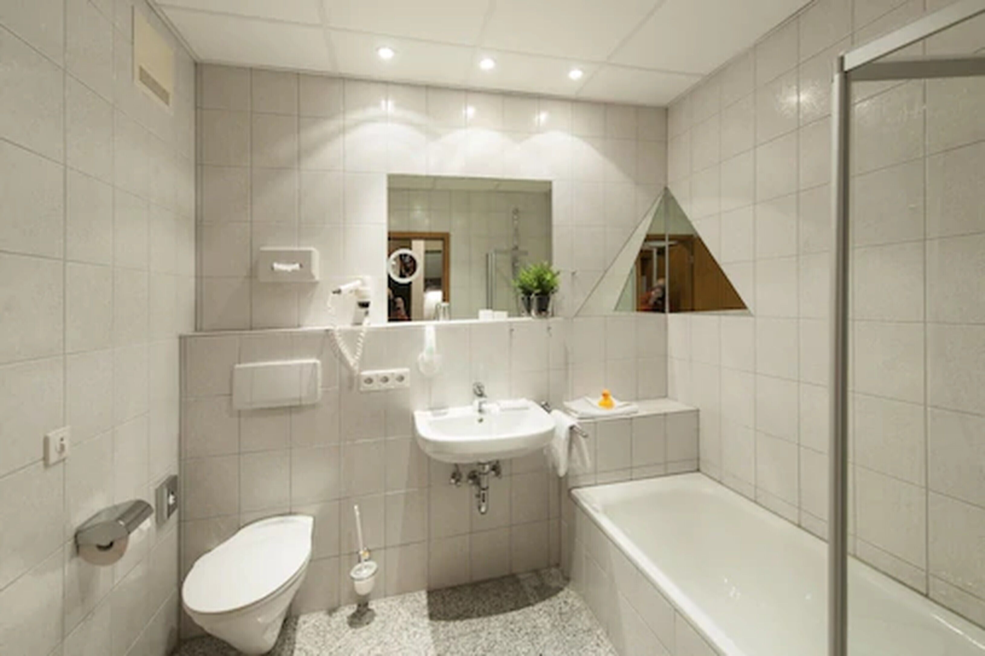 comfort double room | bathroom | shower, free toiletries, hair dryer, slippers