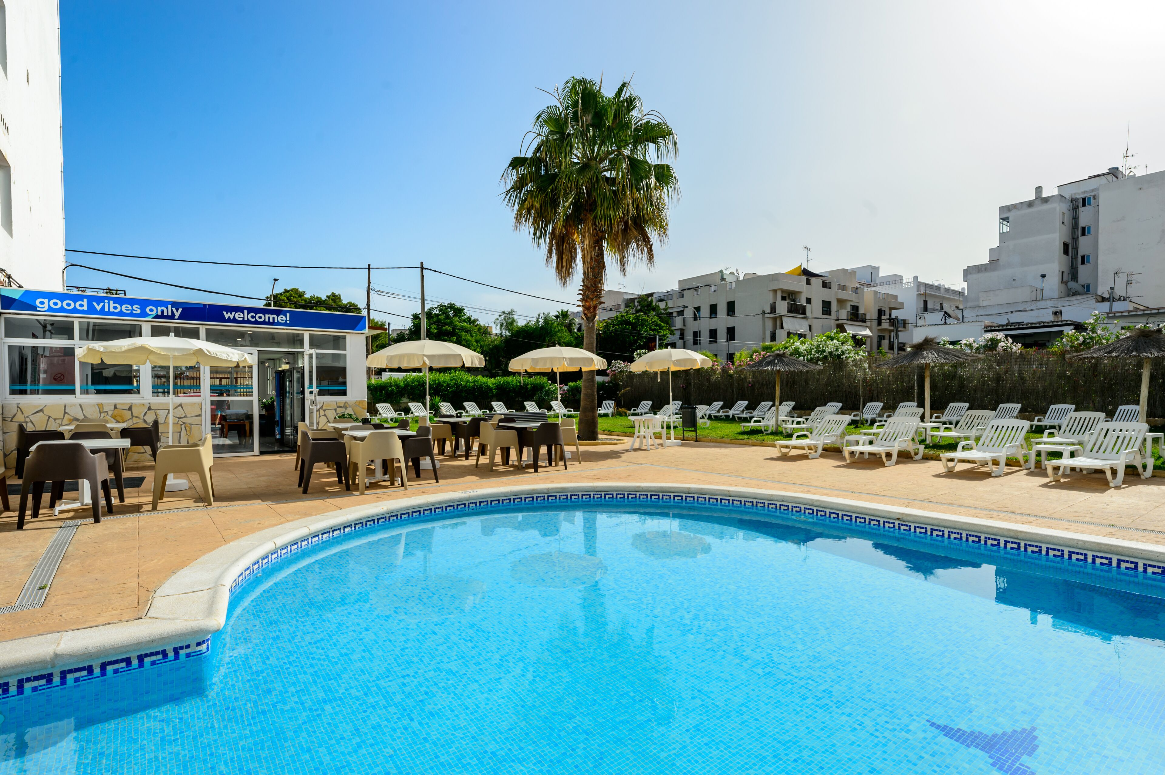 Outdoor pool, pool umbrellas, sun loungers