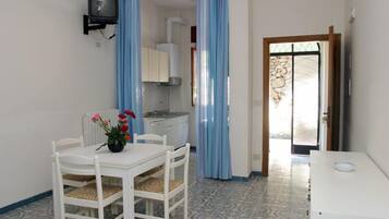 Apartemen, 1 kamar tidur | Dapur pribadi | Lemari es, oven, kompor, dan peralatan masak/sendok-piring