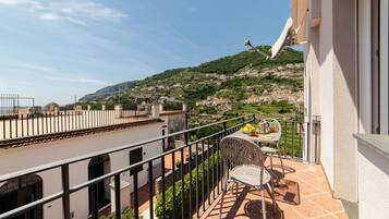 Apartment, 1 Bedroom | 1 bedroom, desk, free WiFi, bed sheets