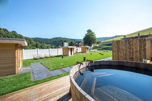 Sauna, tab panas, bilik wap, perkhidmatan urut 