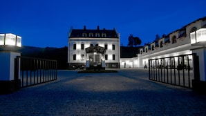 Front of property - Hotel Pałac Jugowice (Walim)