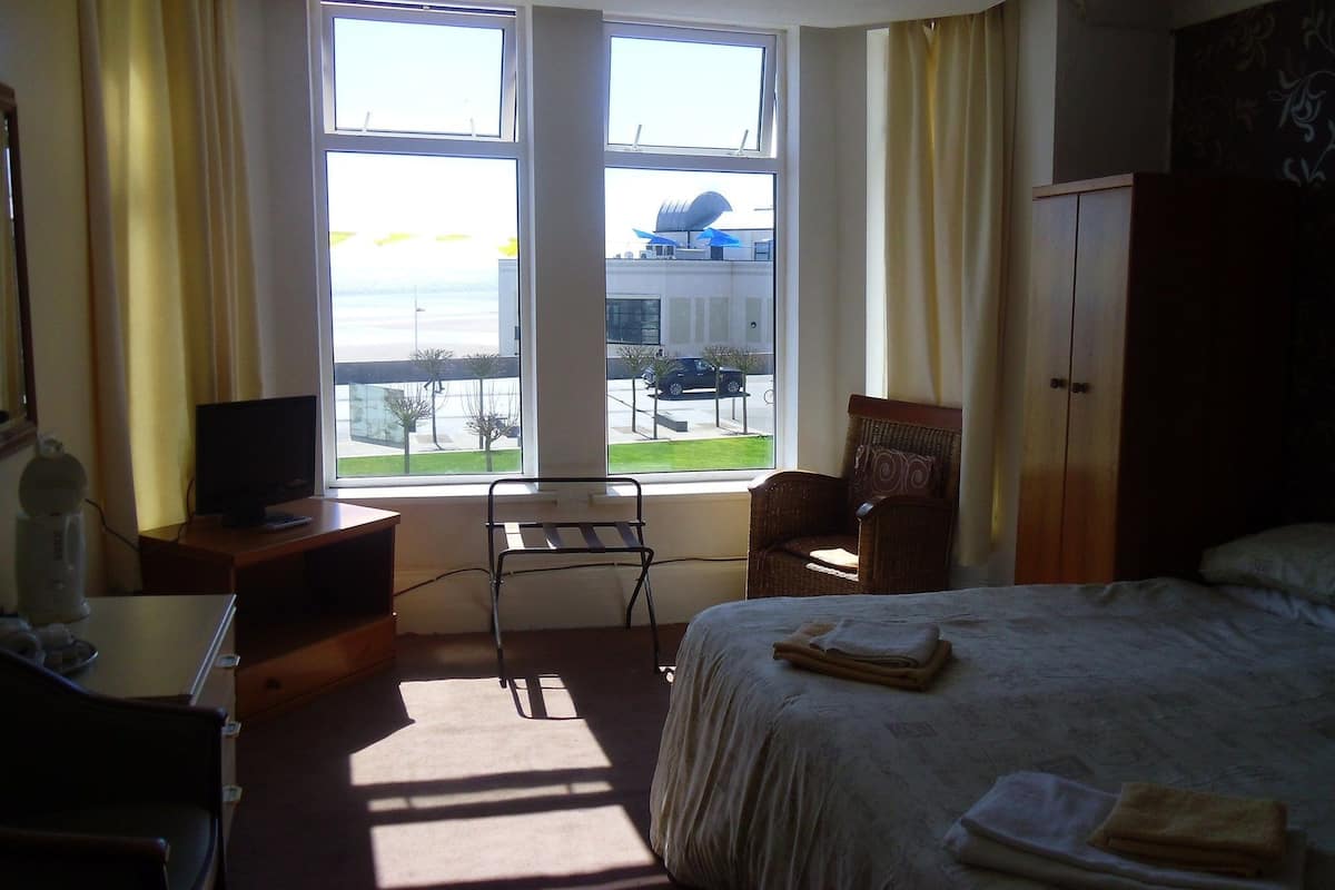 Chambre avec lits jumeaux | Lits bébé (gratuits), Wi-Fi gratuit