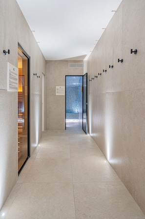 Couples treatment rooms, sauna, hot tub, steam room, Turkish bath
