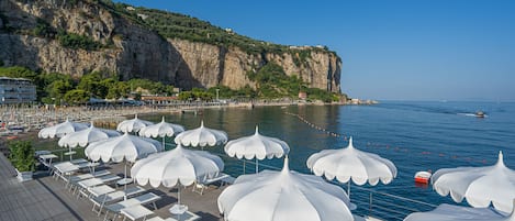 Privat strand i närheten och gratis strandcabanor