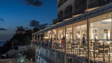 Breakfast, lunch, dinner served; local cuisine, beach views