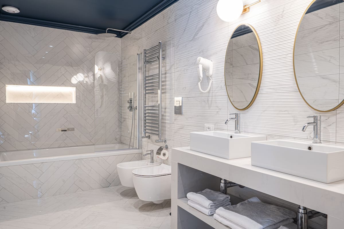 junior studio suite, sea view | bathroom | eco-friendly toiletries, hair dryer, slippers, bidet