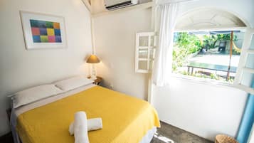 Quarto casal, banheiro privativo | Wi-Fi de cortesia, roupa de cama