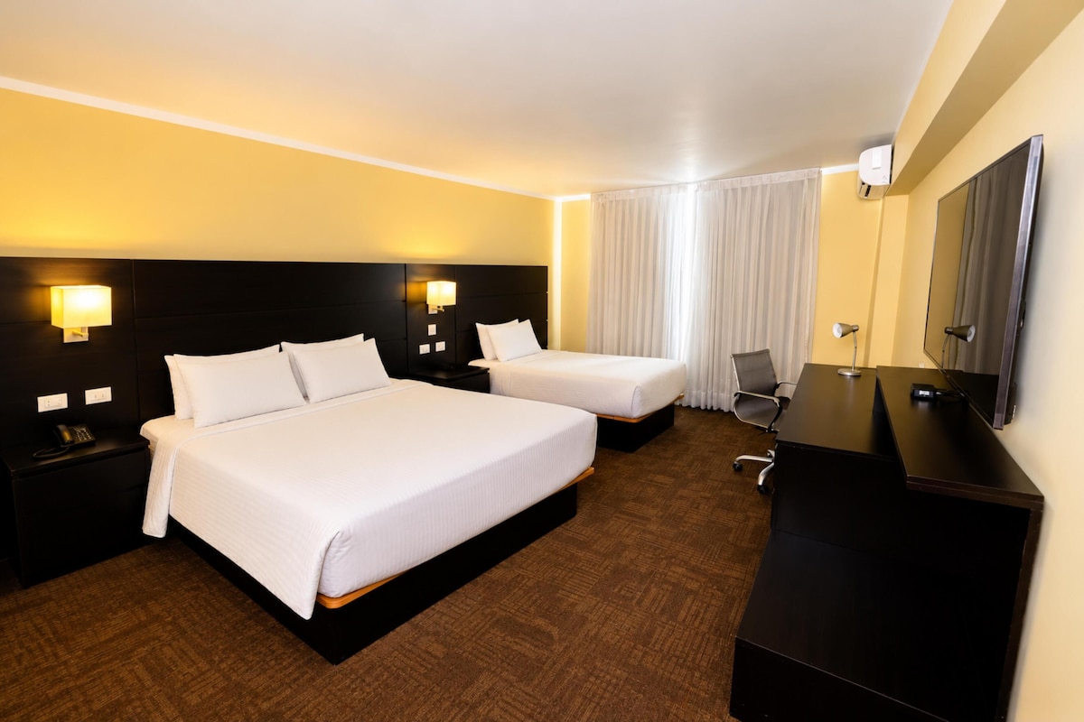 Chambre Standard, Plusieurs lits, non-fumeur | Literie de qualité, minibar, coffre-fort, bureau