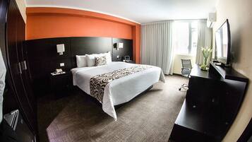 Habitación doble estándar | Ropa de cama de alta calidad y minibar