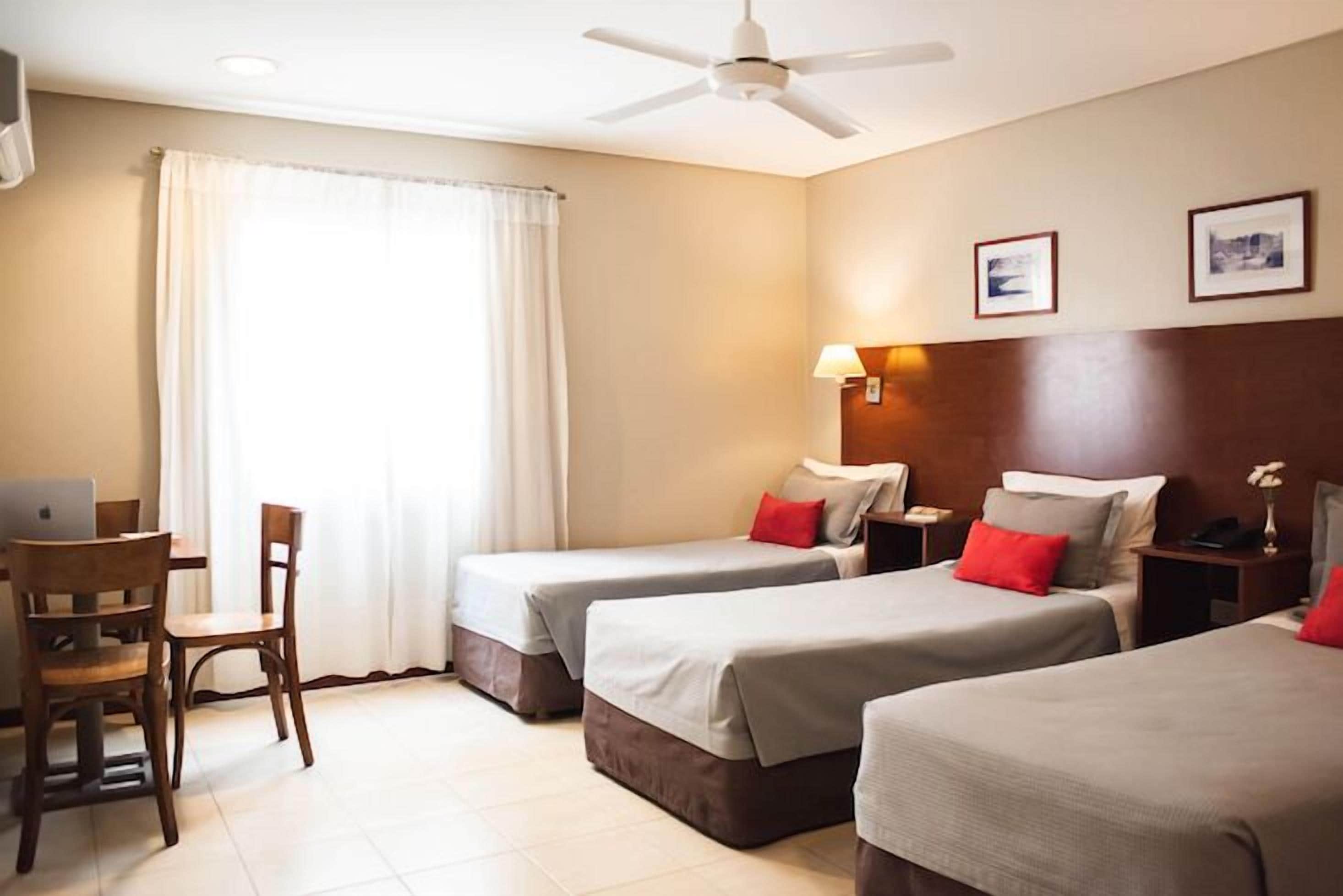 ห้องเบสิกทริปเปิล | เครื่องนอนระดับพรีเมียม, ผ้านวมขนเป็ด, ตู้นิรภัยในห้องพัก