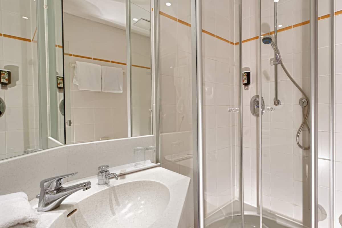 shower, free toiletries, hair dryer, towels