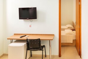 Quarto Familia | Minibar, skrivebord, lydisolert og wi-fi (inkludert)