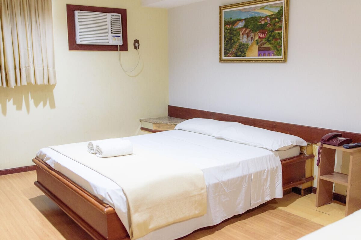 Minibar, escritorio, sistema de insonorización y wifi gratis