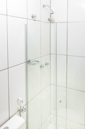Quarto Familia | Bad | Dusj, toalettartikler (inkludert) og håndklær