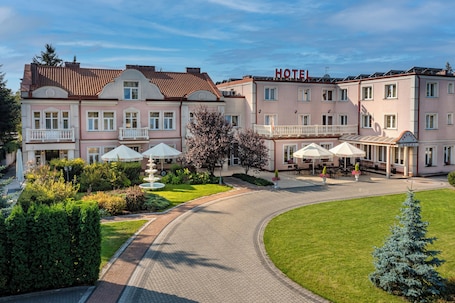 Vista frontal de la propiedad