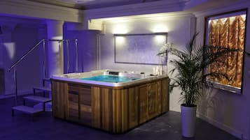 Indoor spa tub