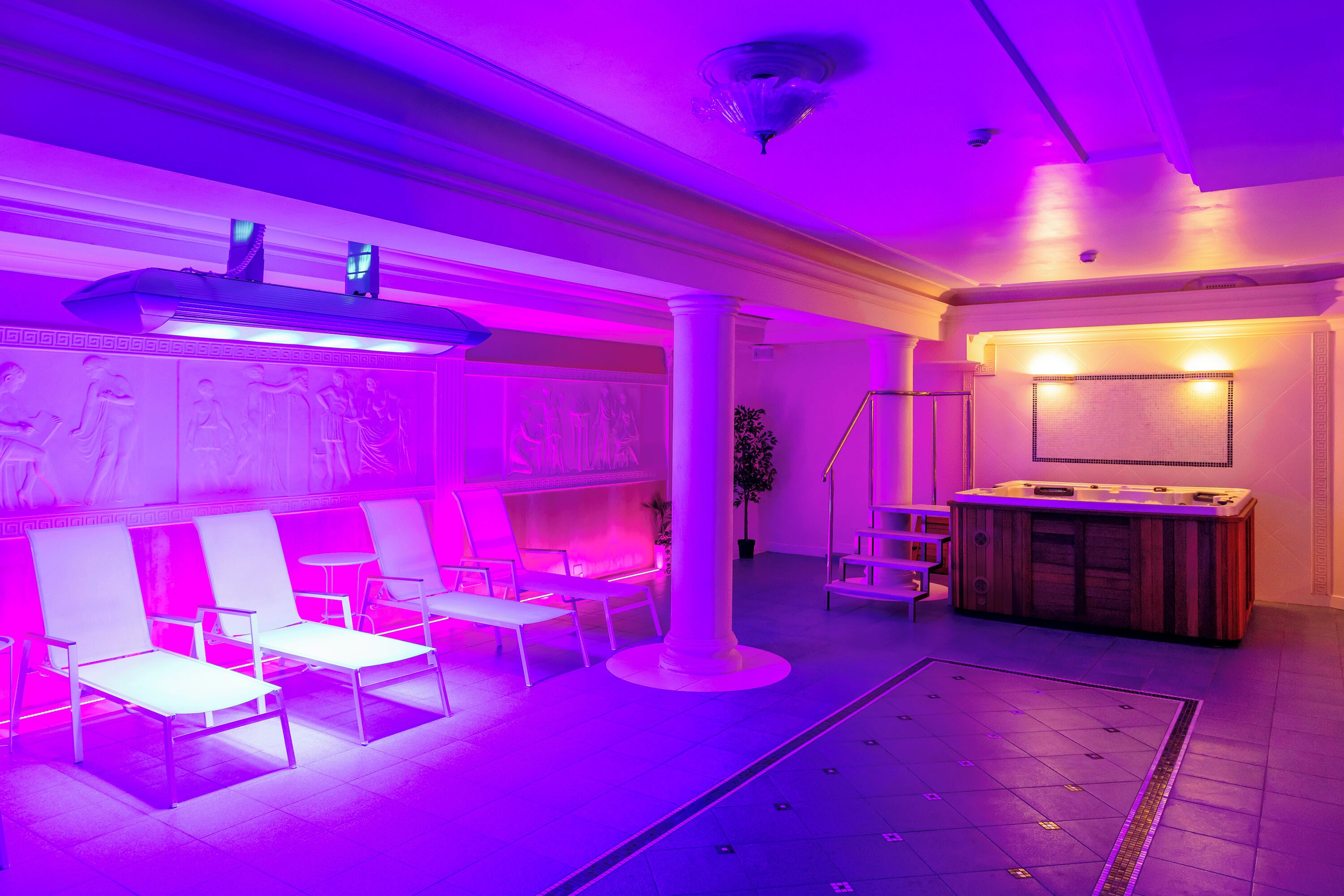 Bañera de hidromasaje cubierta