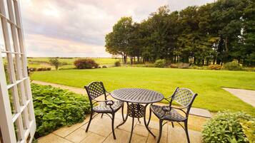 Manor Easy Access Double or Twin Room | Individually decorated, individually furnished, desk, laptop workspace