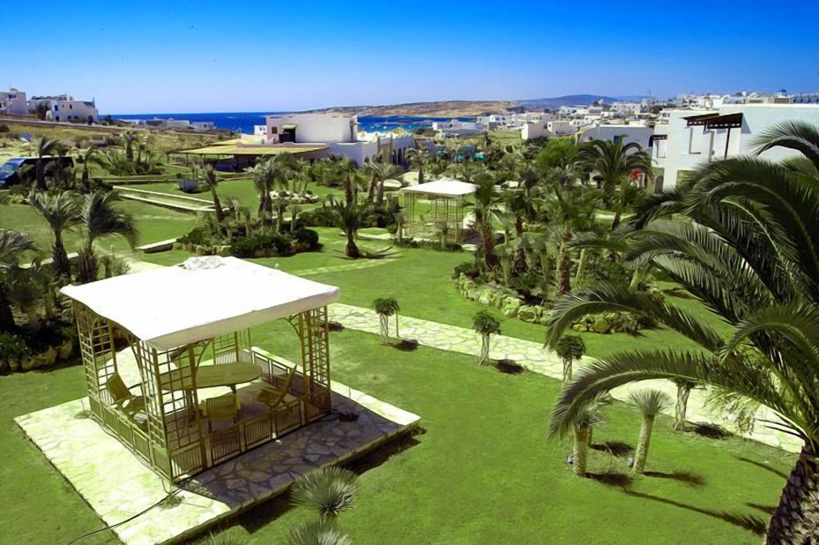 مقصورة في الحديقة