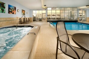 室內游泳池和室外游泳池