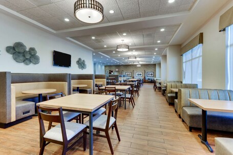 Drury Inn Suites near Universal Orlando Resort - Image 5