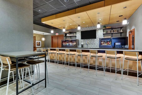 Drury Inn Suites near Universal Orlando Resort - Image 1