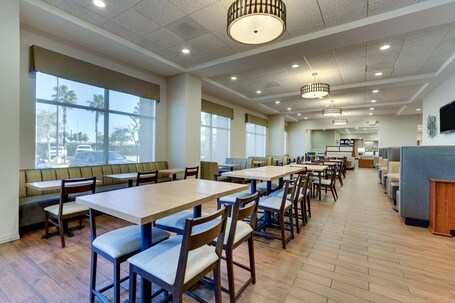 Drury Inn Suites near Universal Orlando Resort - Image 18