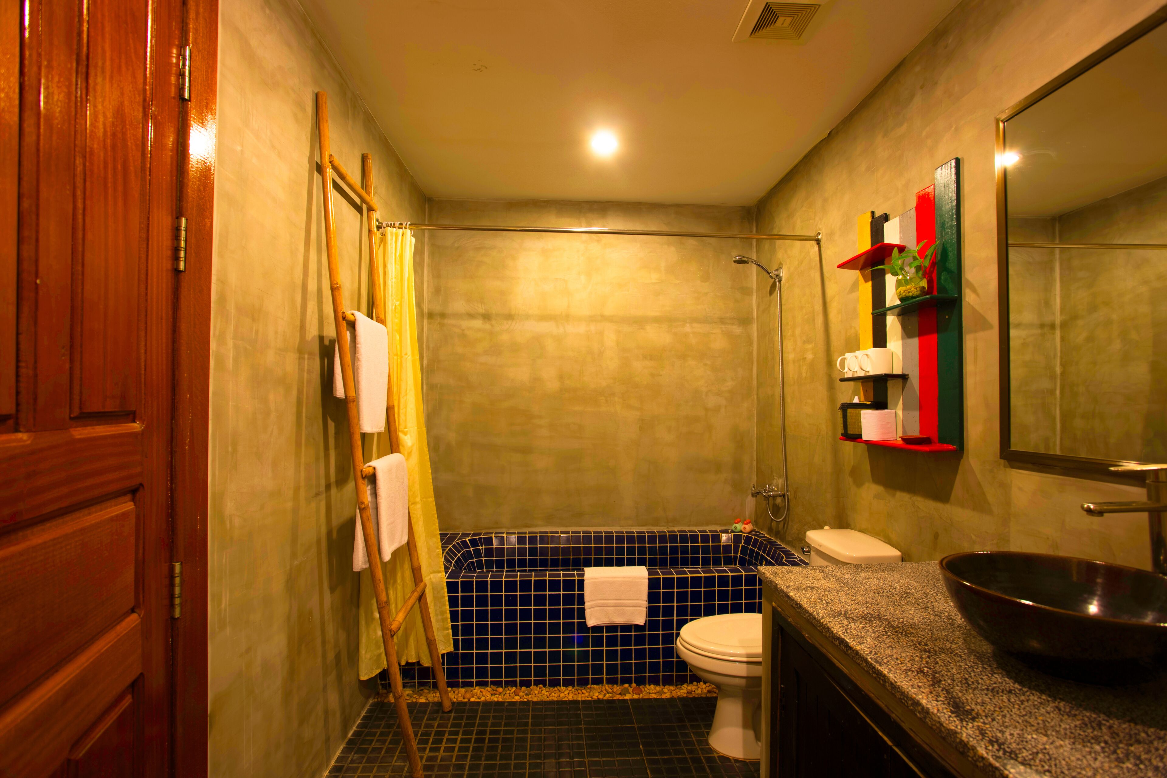 shower, rainfall showerhead, free toiletries, hair dryer