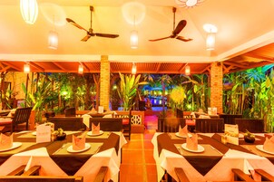 Breakfast, lunch, dinner served; pool views