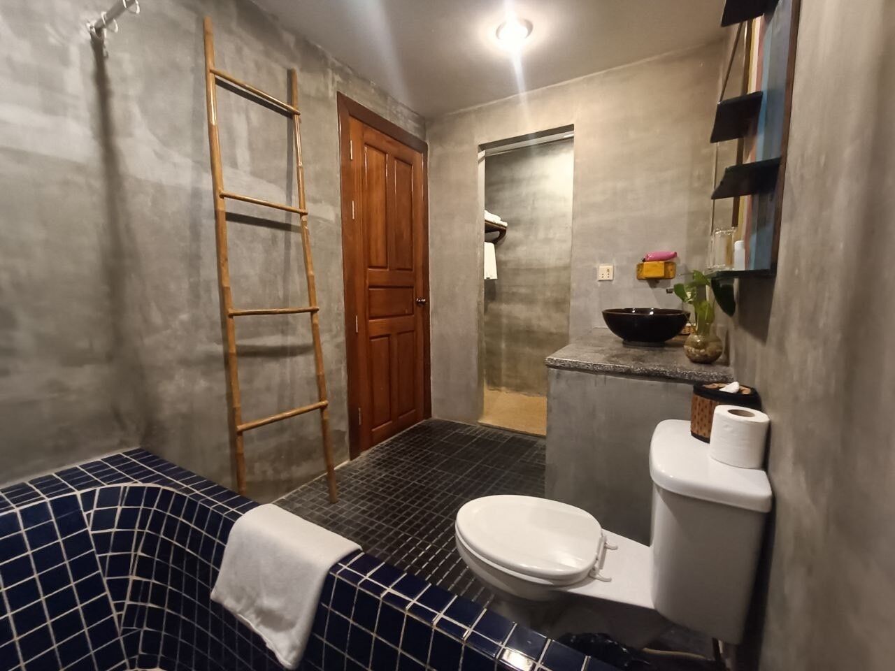 deluxe triple room, pool view | bathroom | shower, rainfall showerhead, free toiletries, hair dryer