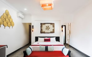 Deluxe Double Room, Pool View | Minibar, in-room safe, individually decorated, individually furnished - La Niche d Angkor Boutique Hotel (Siem Reap)