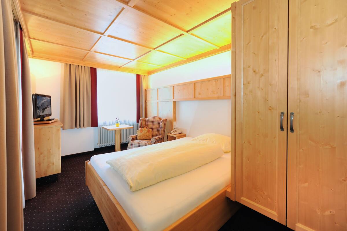 Chambre Simple Confort, balcon, vue montagne | Équipements de la chambre