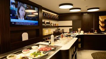 Petit déjeuner buffet servi tous les jours en supplément