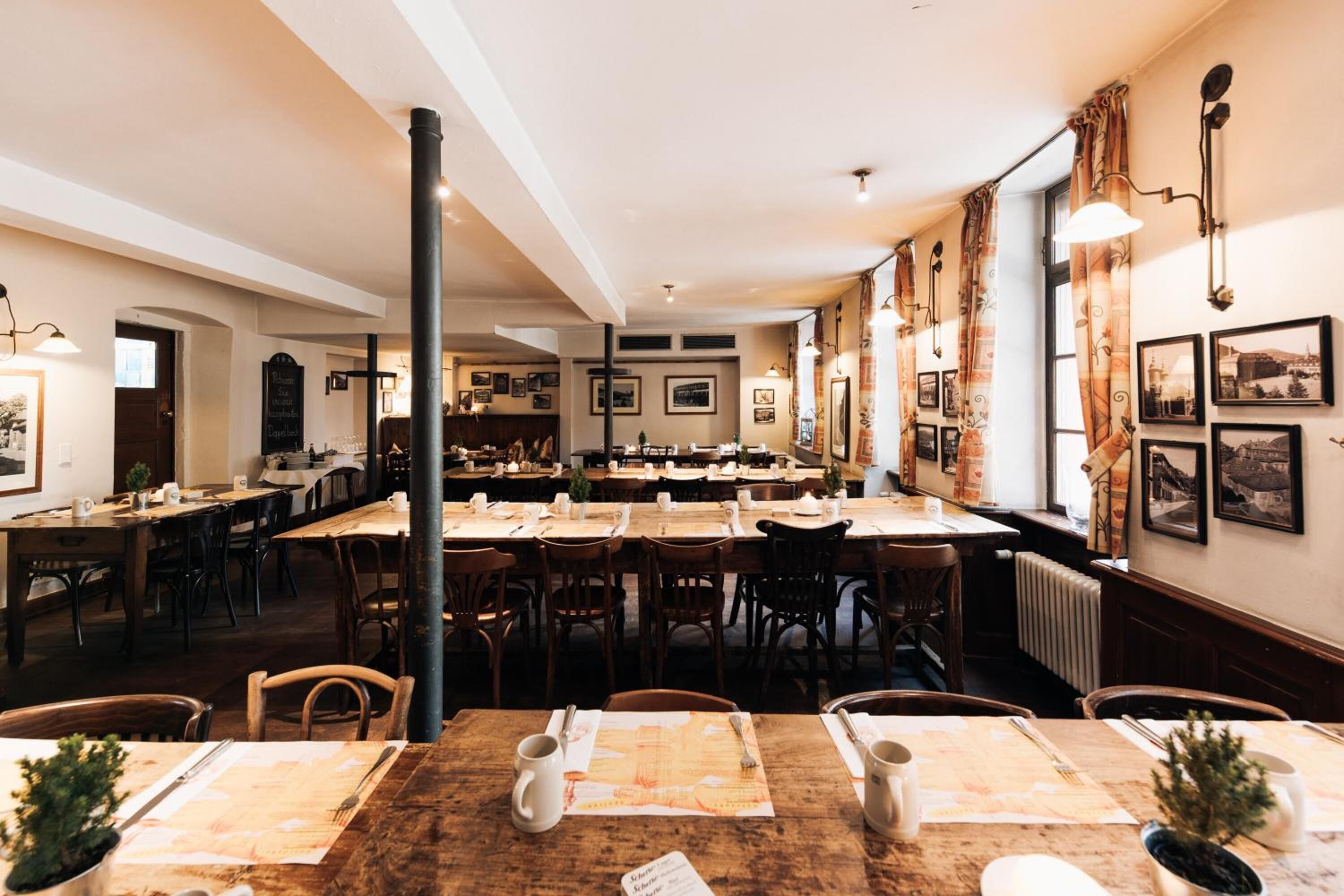 2 restaurants, breakfast, lunch, dinner served; regional cuisine