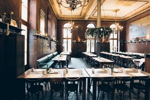 2 restaurants, breakfast, lunch, dinner served; Regional cuisine 