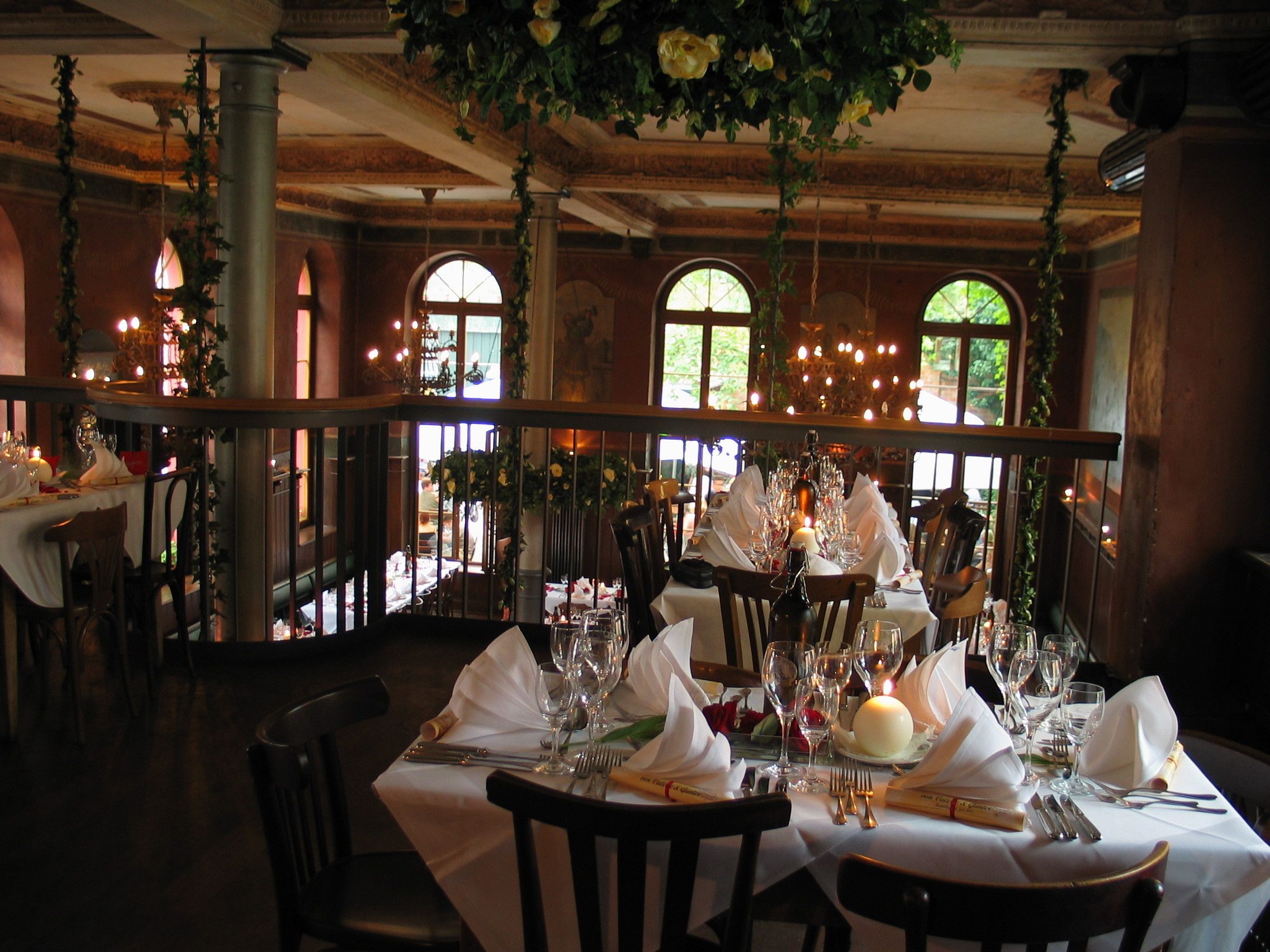 2 restaurants, breakfast, lunch, dinner served; regional cuisine