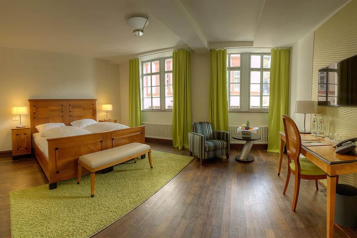 Familien-Suite, Stadtblick | Hochwertige Bettwaren, Pillowtop-Betten, Zimmersafe