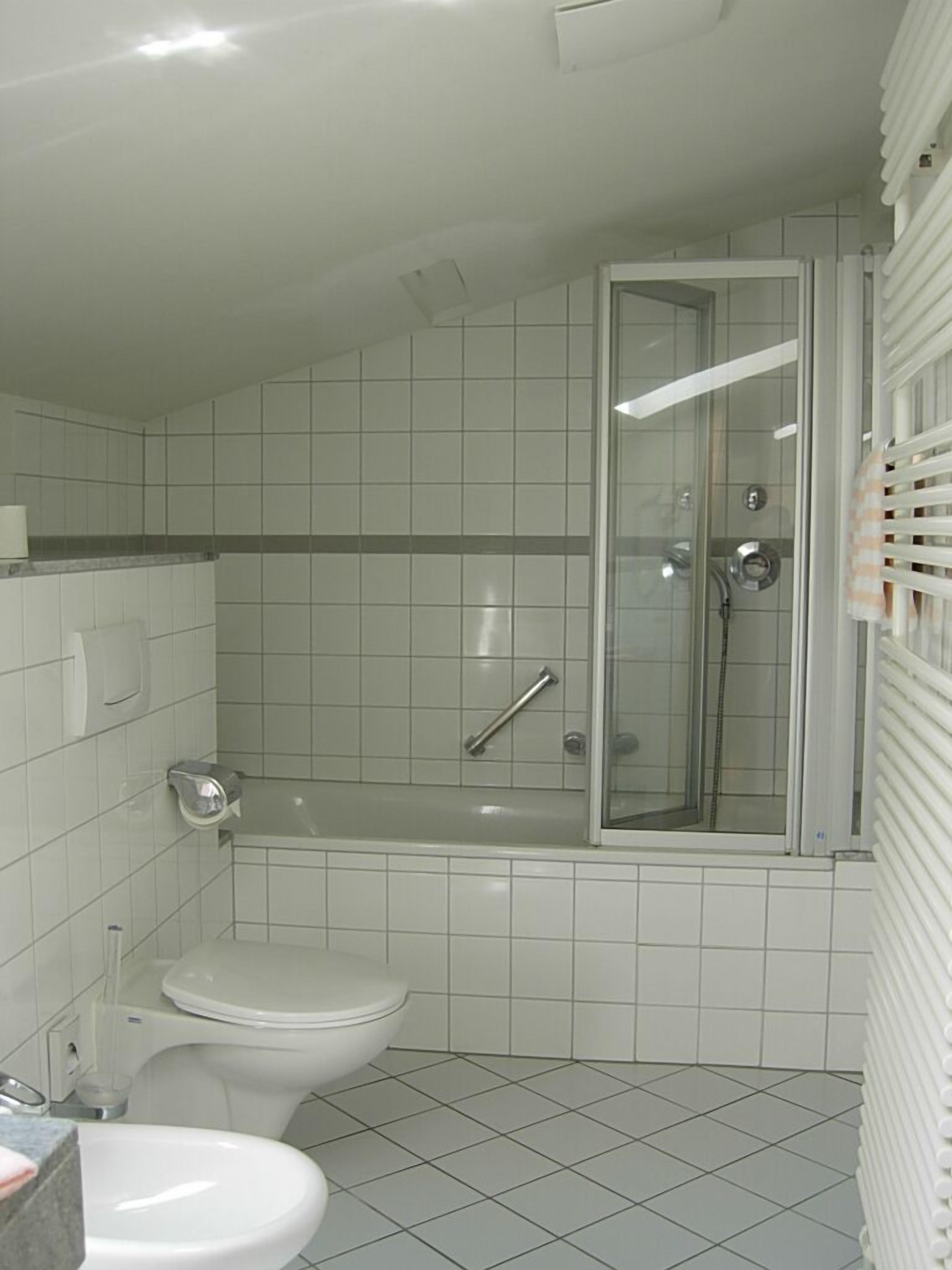 designer toiletries, hair dryer, towels