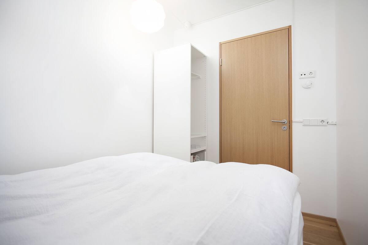 Apartment, 2 Schlafzimmer | Daunenbettdecken, Pillowtop-Betten, individuell dekoriert
