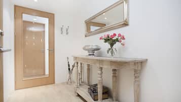 Apartment, 2 Bedrooms | Interior