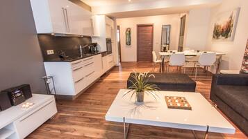 Apartment, 1 Bedroom | Private kitchen | Full-size fridge, microwave, oven, stovetop