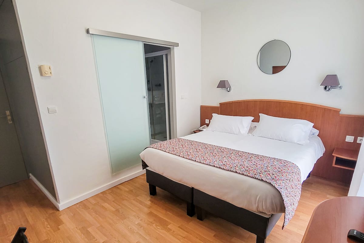 Comfort Double Room | Pillowtop beds, soundproofing, free WiFi, bed sheets