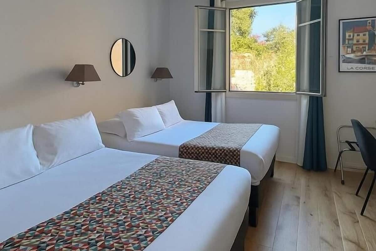 Habitación cuádruple Confort | Colchones con acolchado adicional y sistema de insonorización