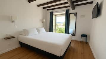 Comfort Double Room | Pillowtop beds, iron/ironing board, free WiFi, bed sheets