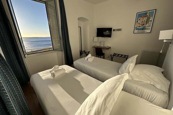 Quarto duplo conforto, vista para o mar | Camas com colchões pillow-top, ferros/tábuas de passar roupa