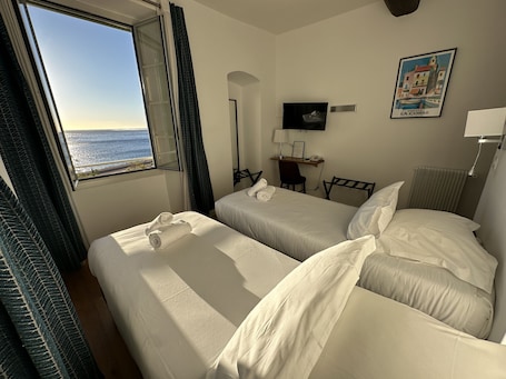 Comfort Twin Room, Sea View | Pillowtop beds, iron/ironing board, free WiFi, bed sheets