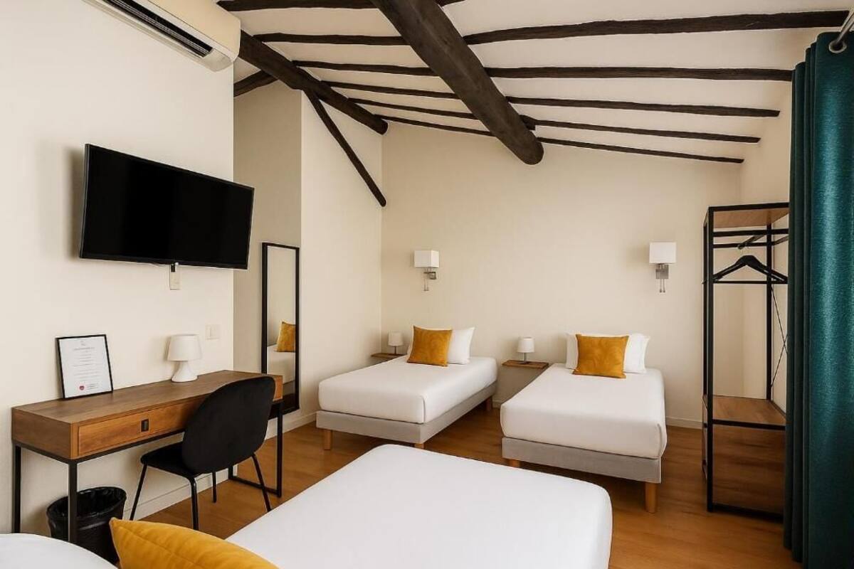 Habitación triple Confort | Colchones con acolchado adicional y sistema de insonorización